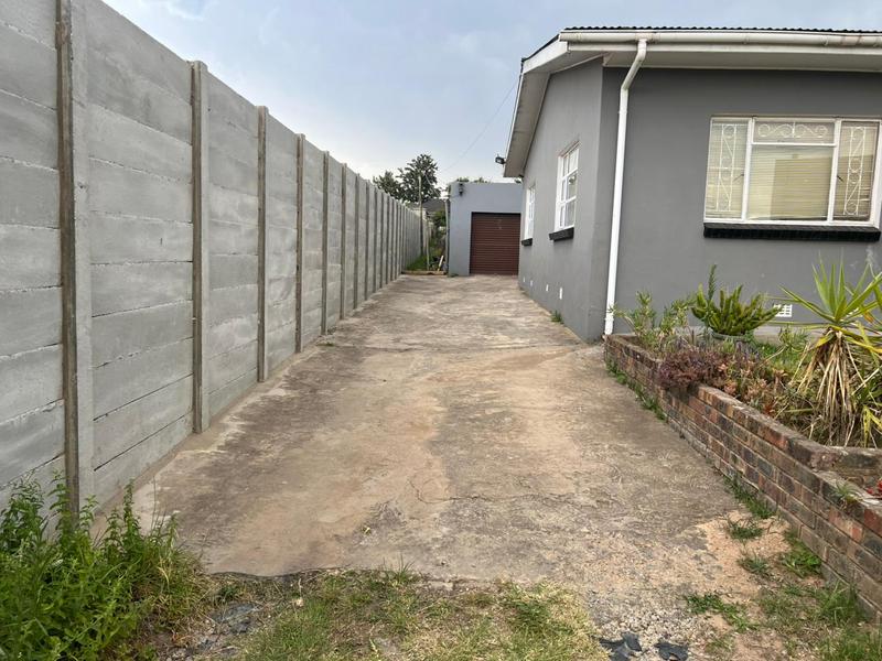 To Let 4 Bedroom Property for Rent in Grahamstown Eastern Cape